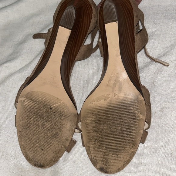 Gently Used woman’s tan suede Sandle strap size 8 - Picture 8 of 8